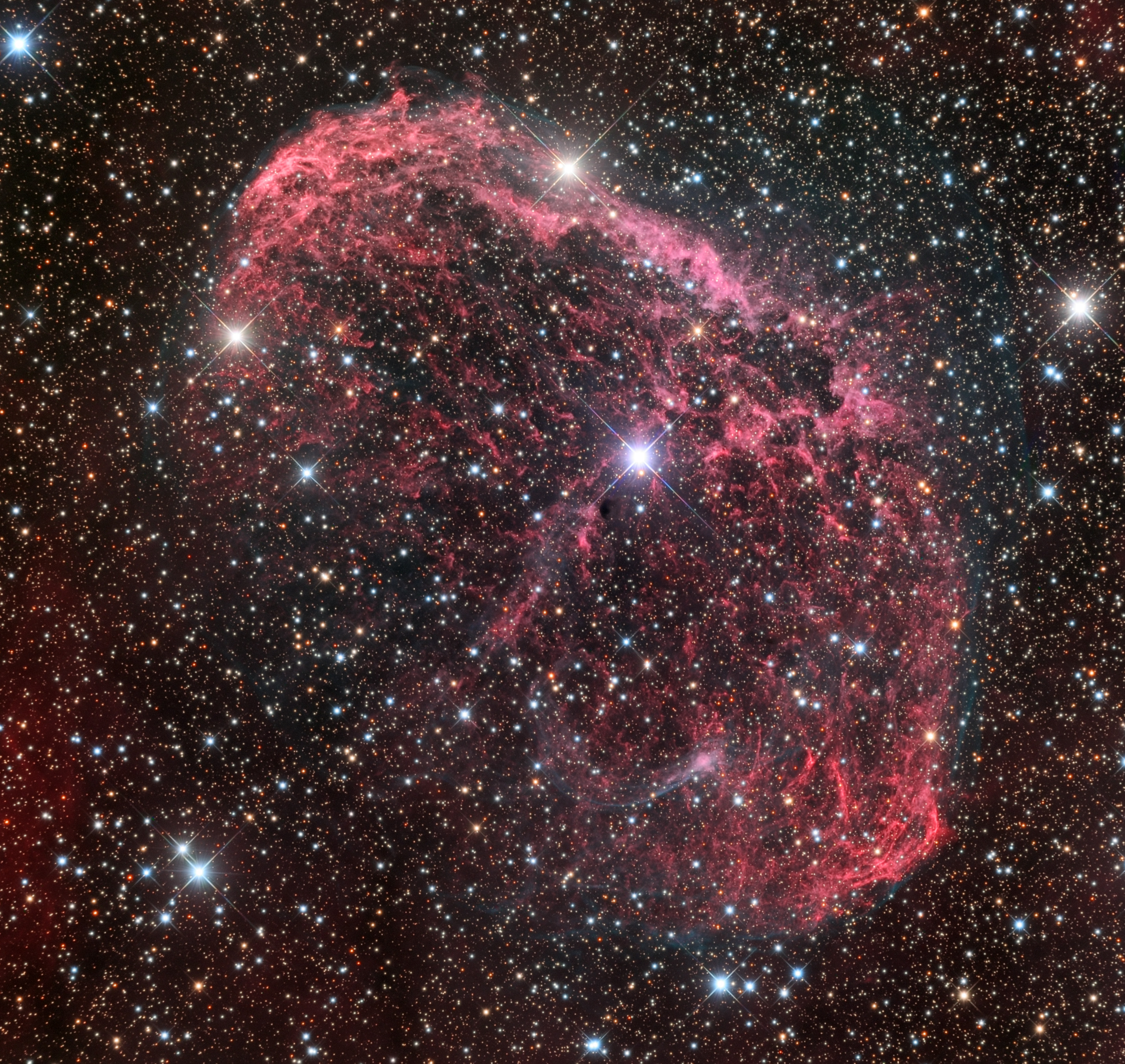 Которые мы видим в формах. Туманность NGC 6888. Туманность Вольфа Райе. Crescent Nebula NGC 6888. Звезда вблизи в космосе.