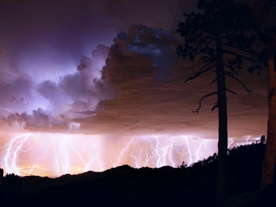 aug_lightnings.jpg